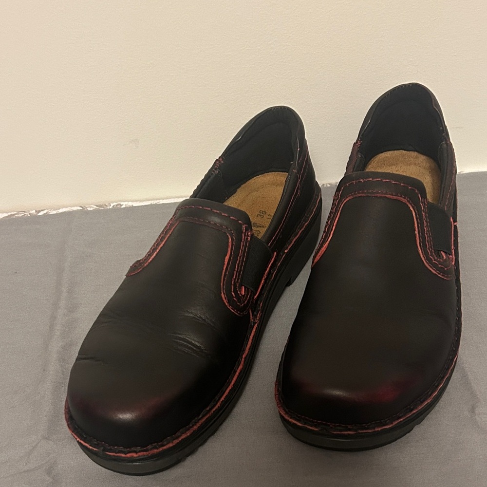 23. New  Naot Men's Black and Red Slip-On Shoes
